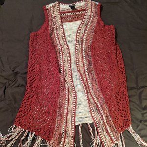 Light knit vest with tassels